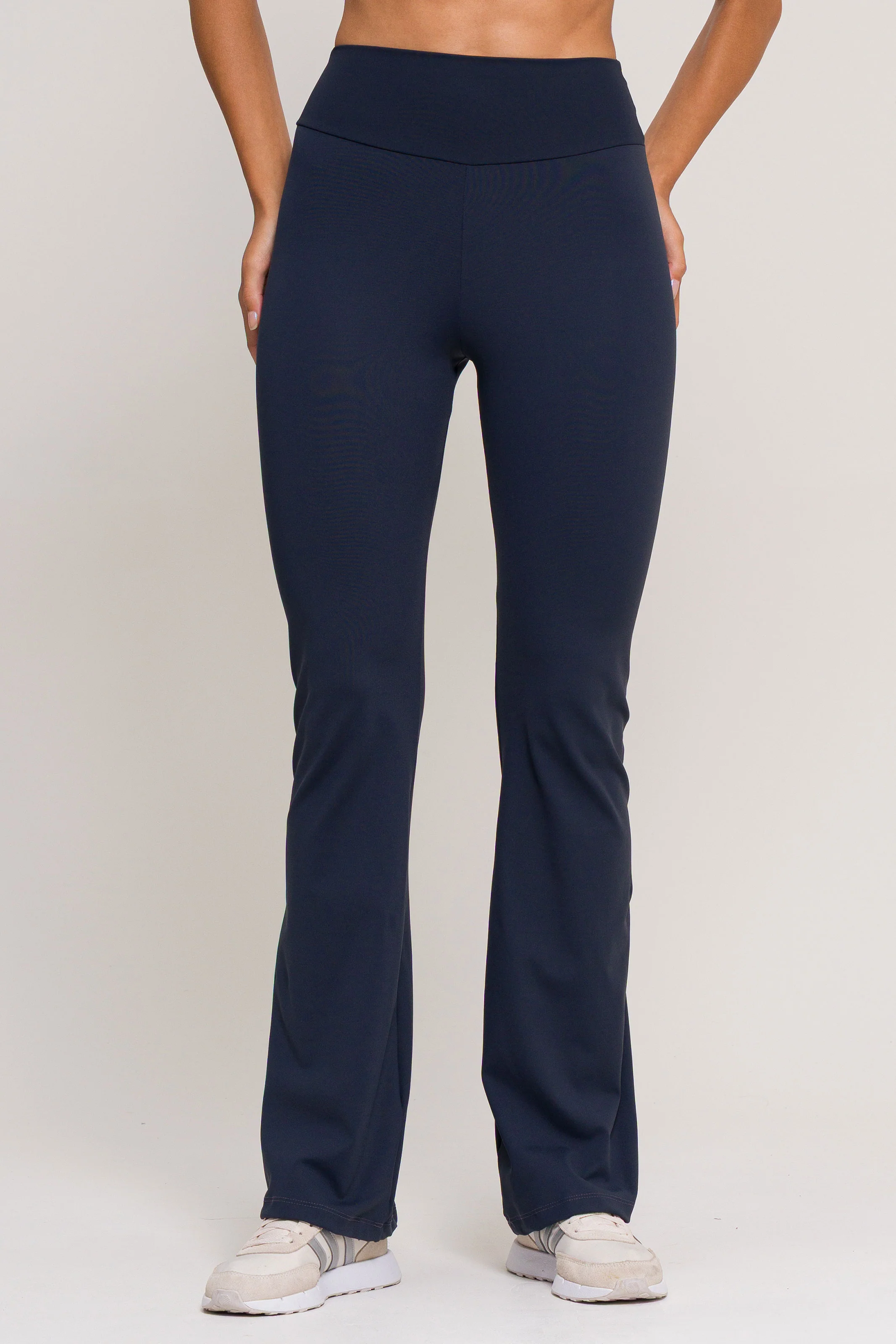 Calça Flare de Poliamida Chumbo - Image 2