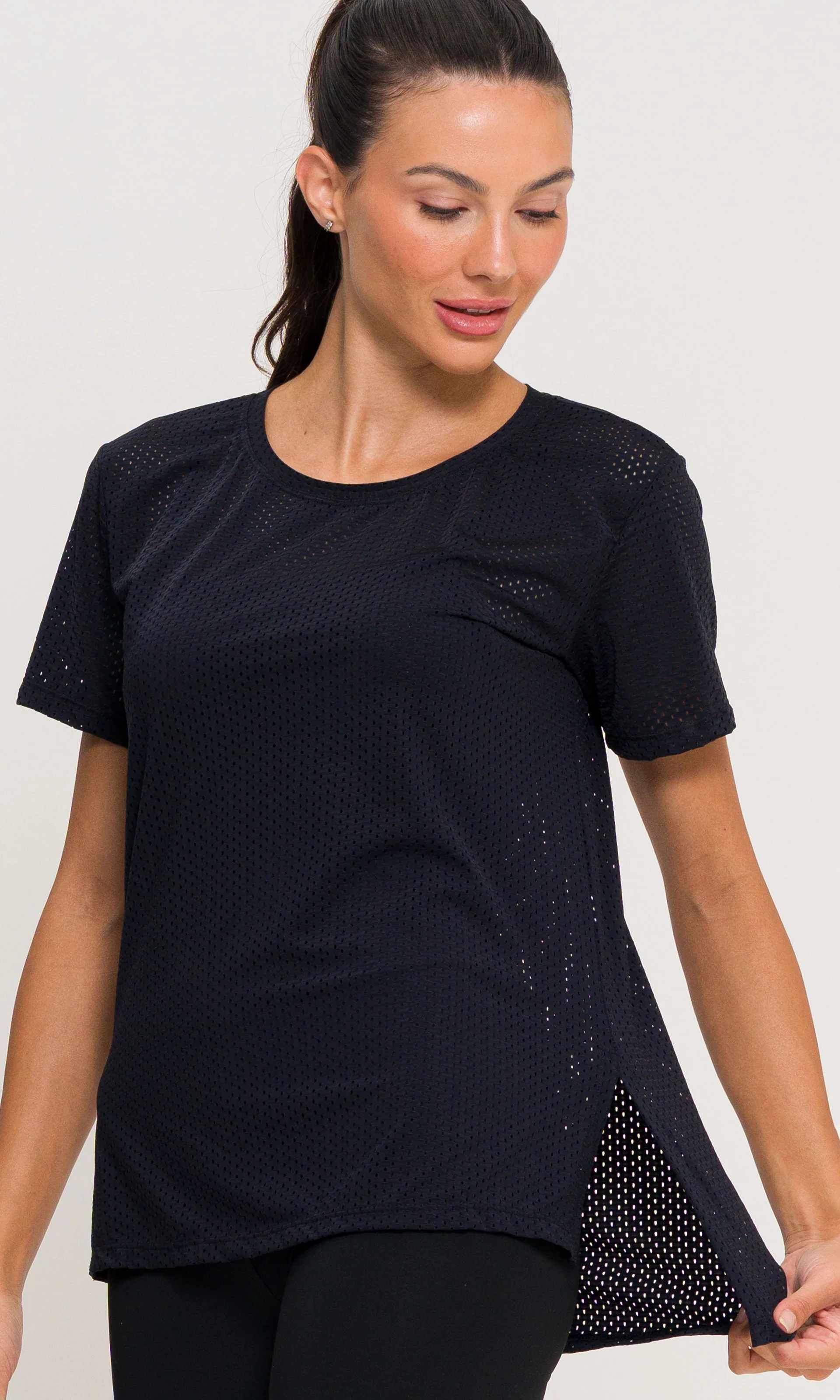 Blusa com Fenda Lateral Furadinha Preta - Image 3