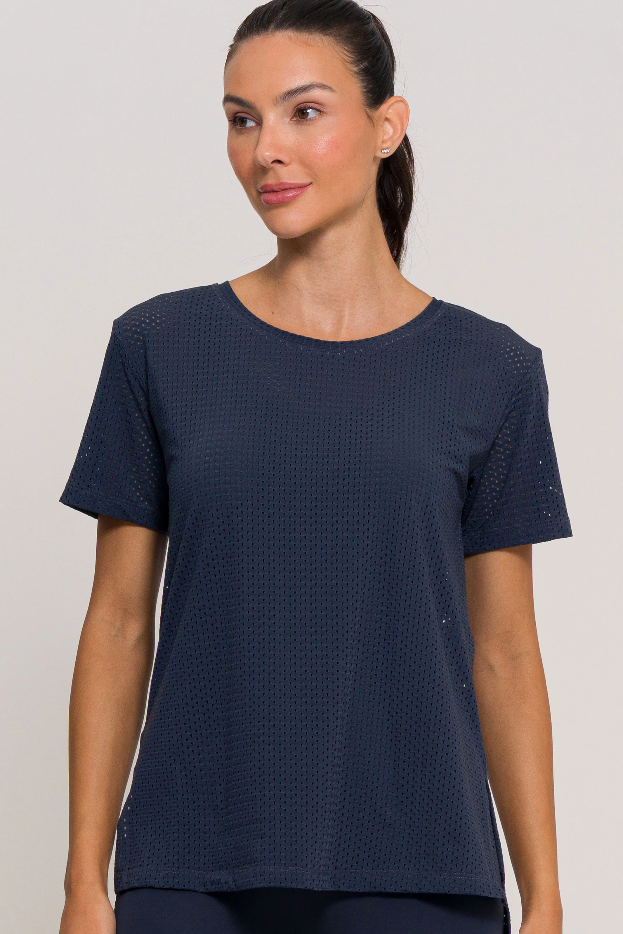 Blusa com Fenda Lateral Furadinha Chumbo - Image 3