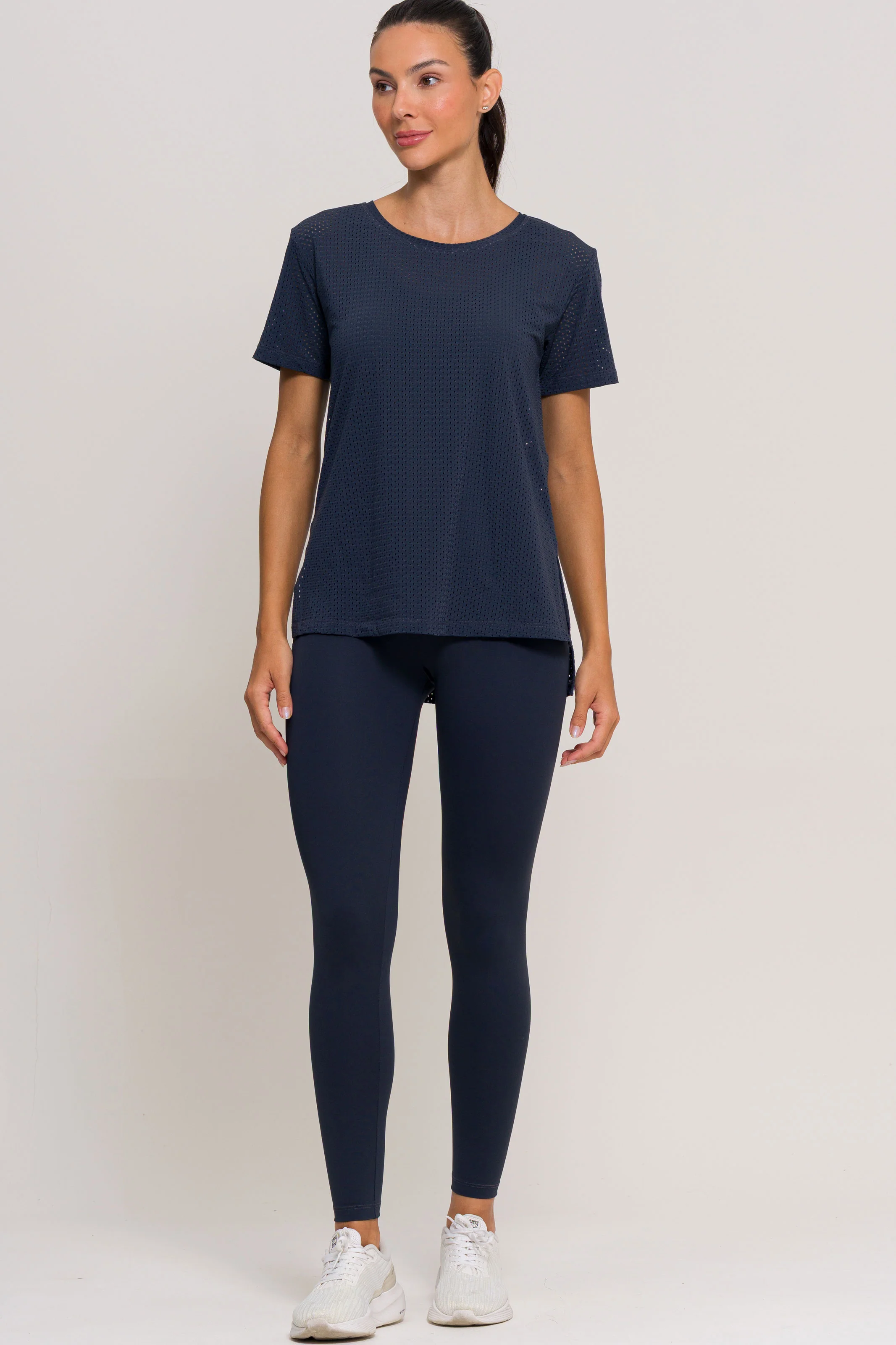 Blusa com Fenda Lateral Furadinha Chumbo - Image 4