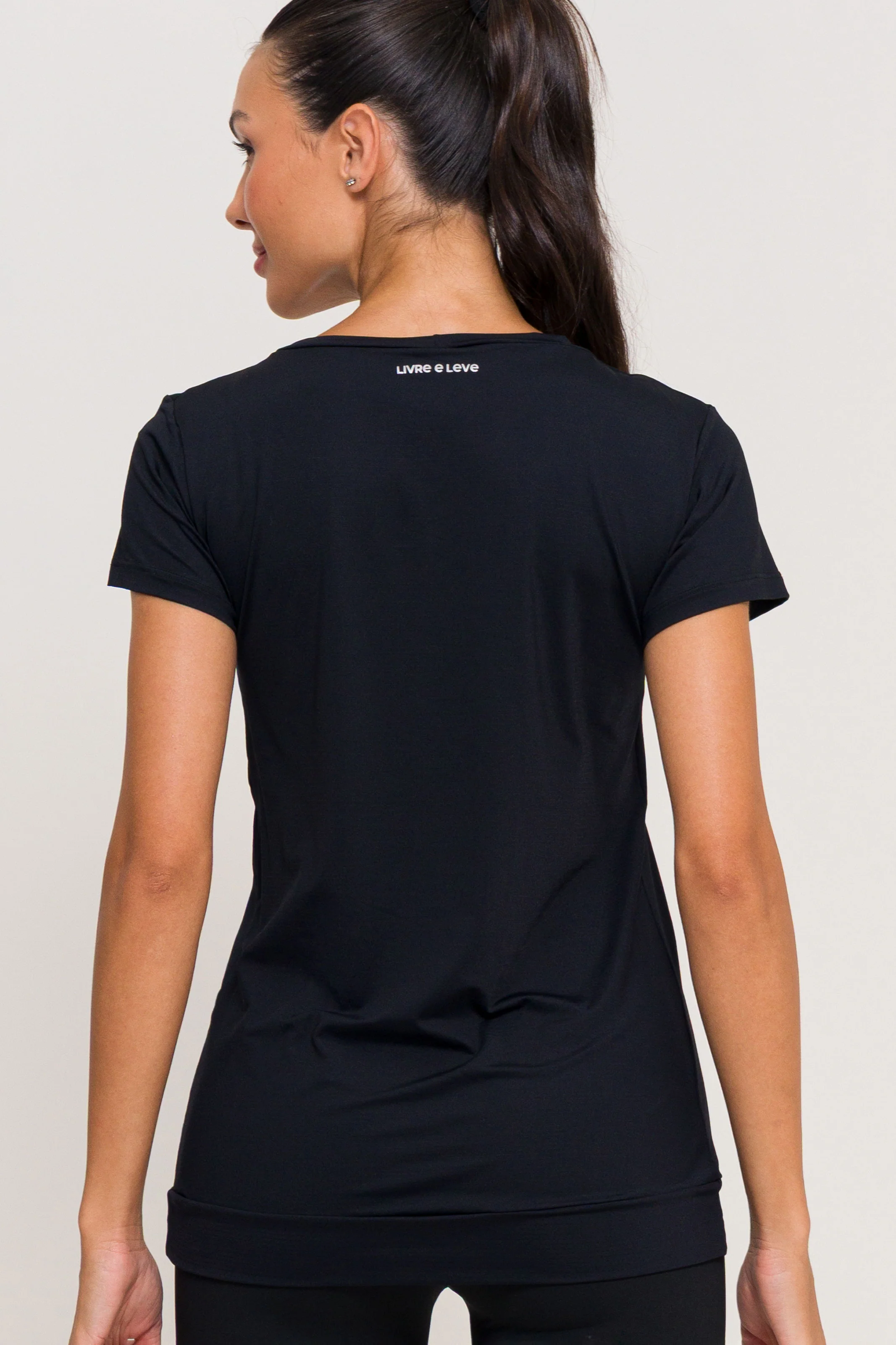 Blusa de Poliamida Gola V Preta - Image 2