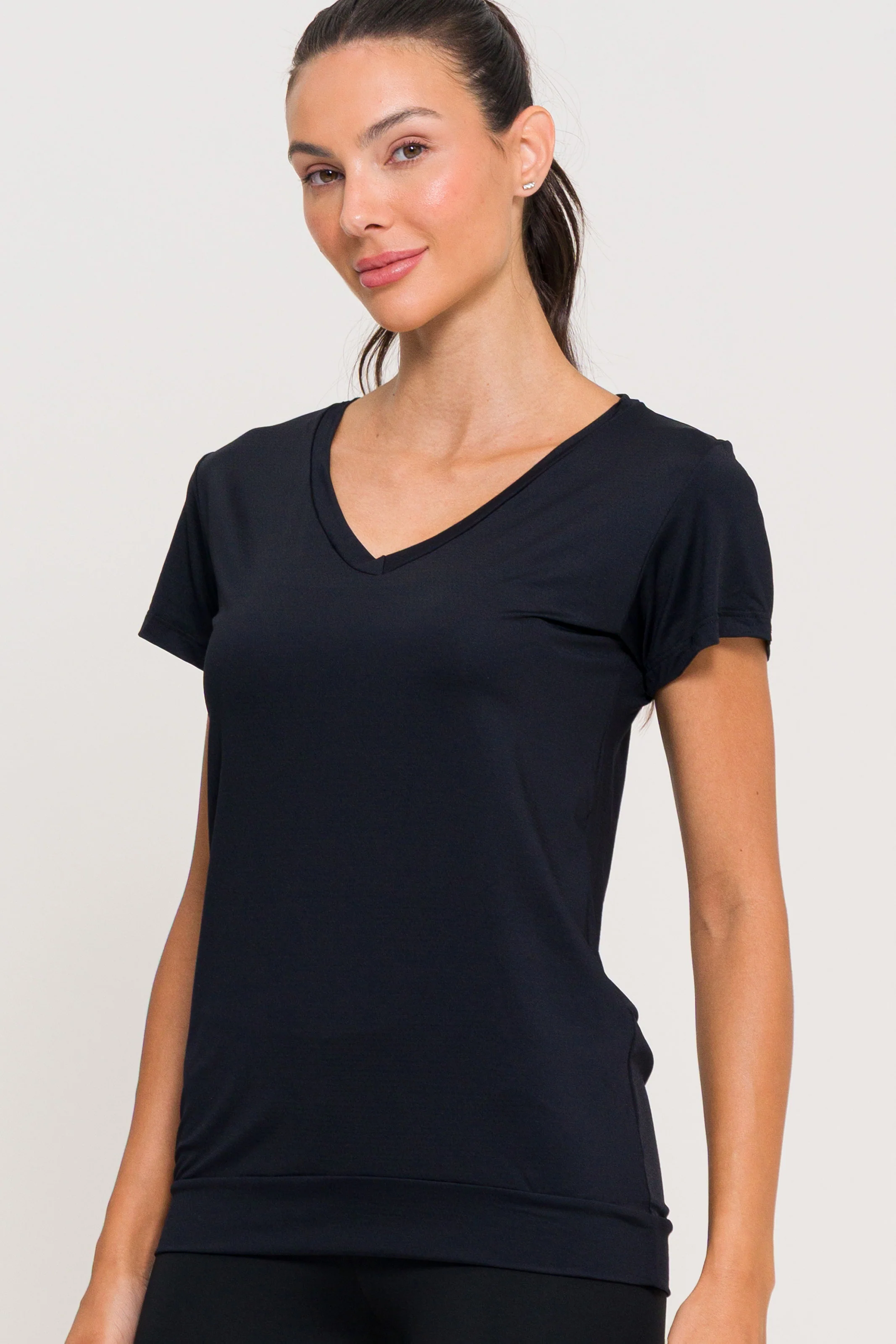 Blusa de Poliamida Gola V Preta - Image 3