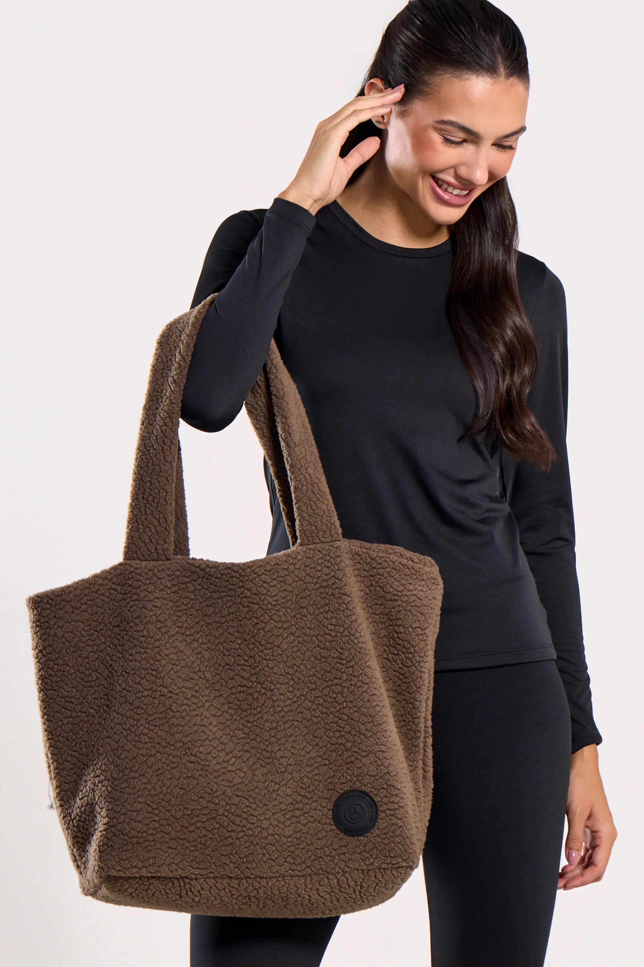 Bolsa Peluciada Marrom - Image 2