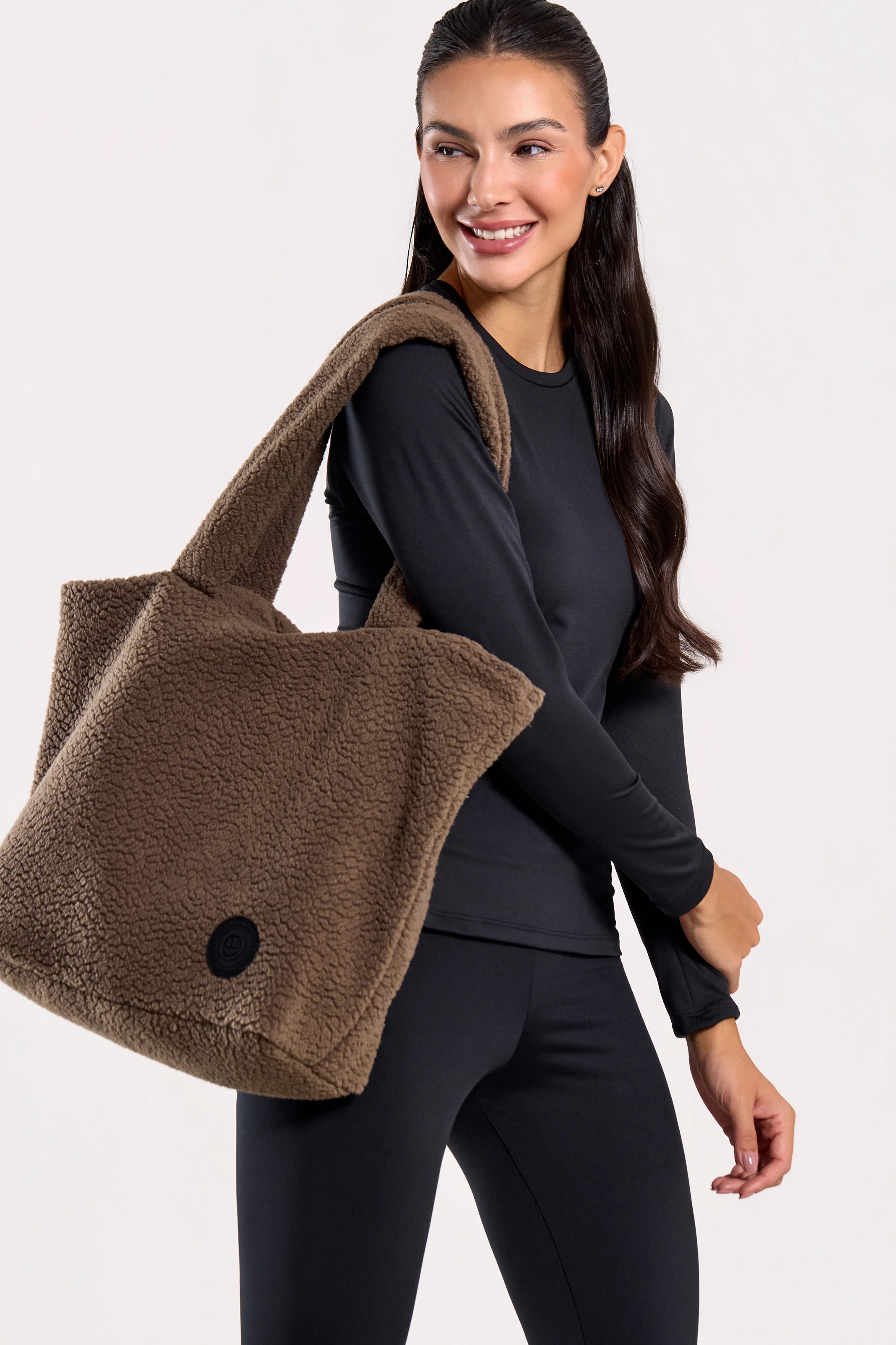 Bolsa Peluciada Marrom - Image 3