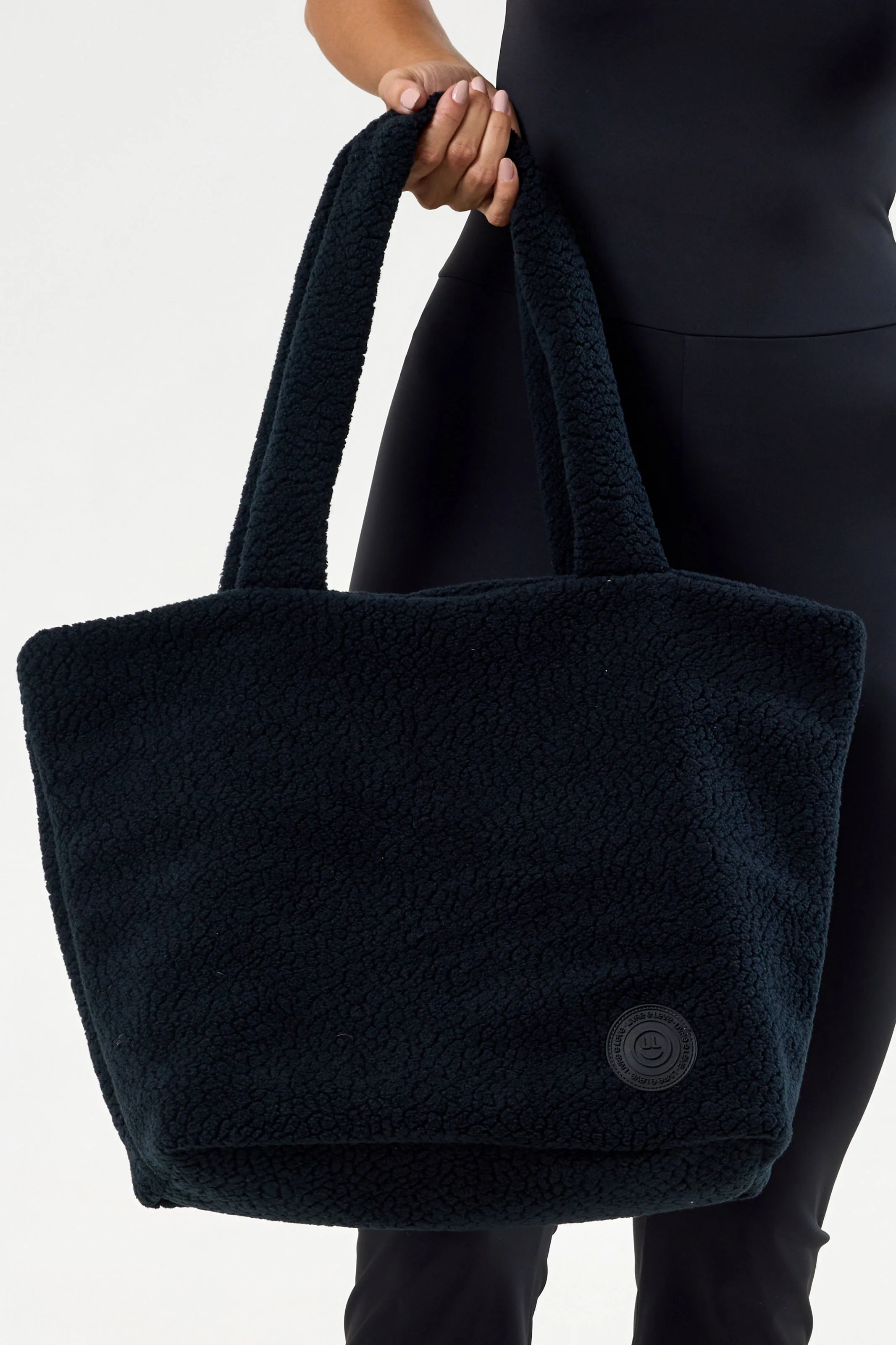 Bolsa Peluciada Preta - Image 5