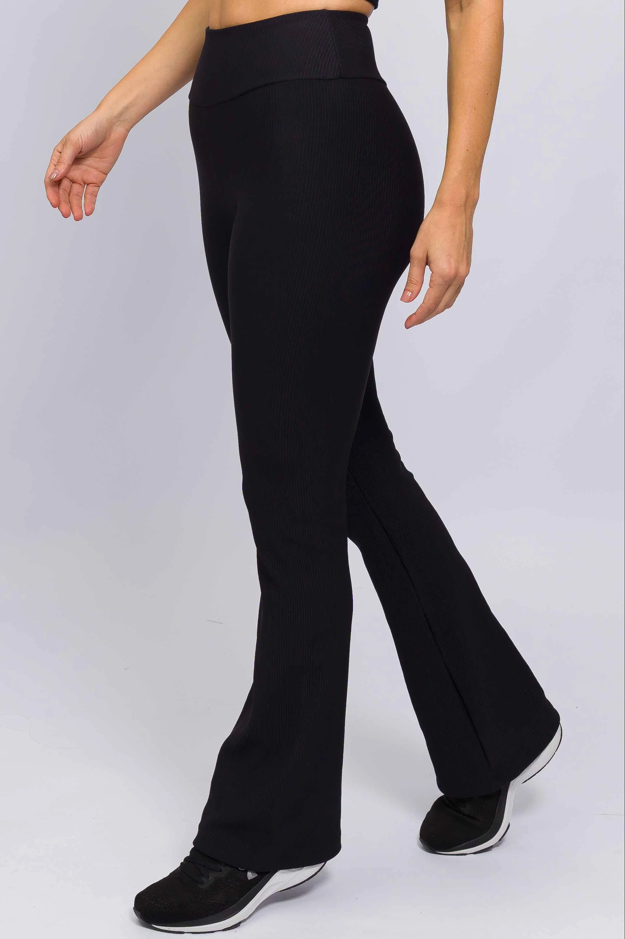 Calça Flare Canelada Preta