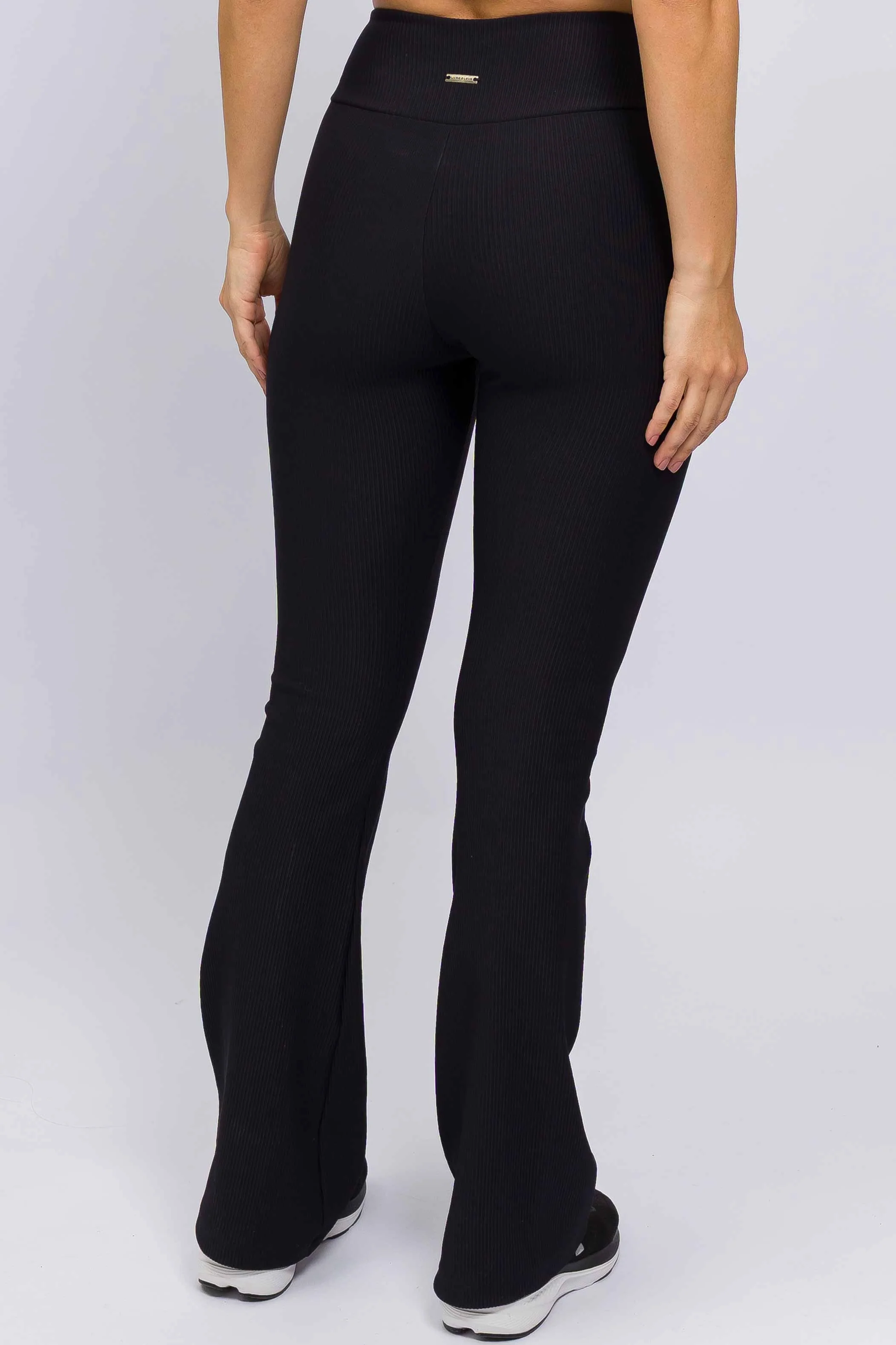 Calça Flare Canelada Preta - Image 2