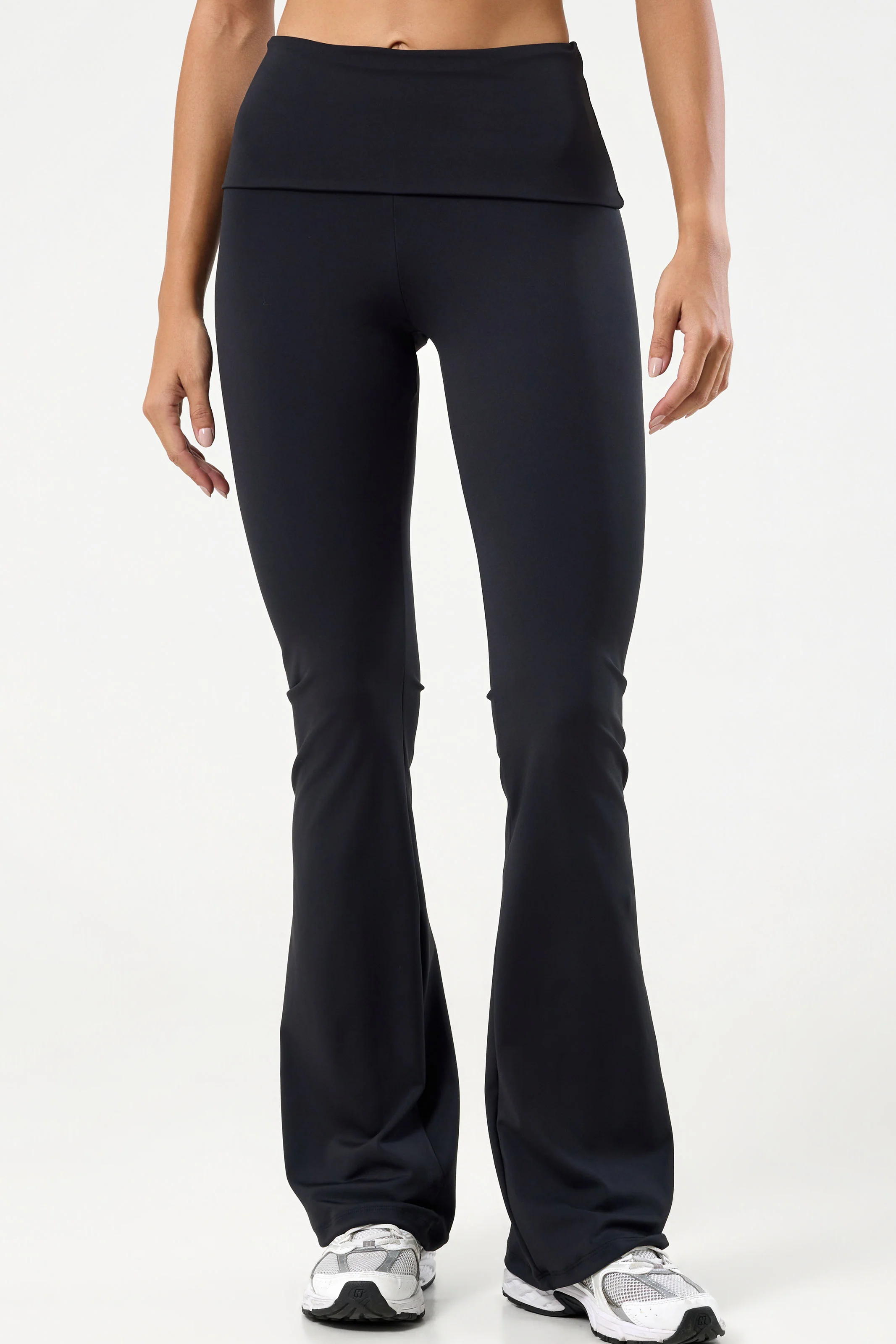 Calça Flare com Cós de Virar Preta - Image 2