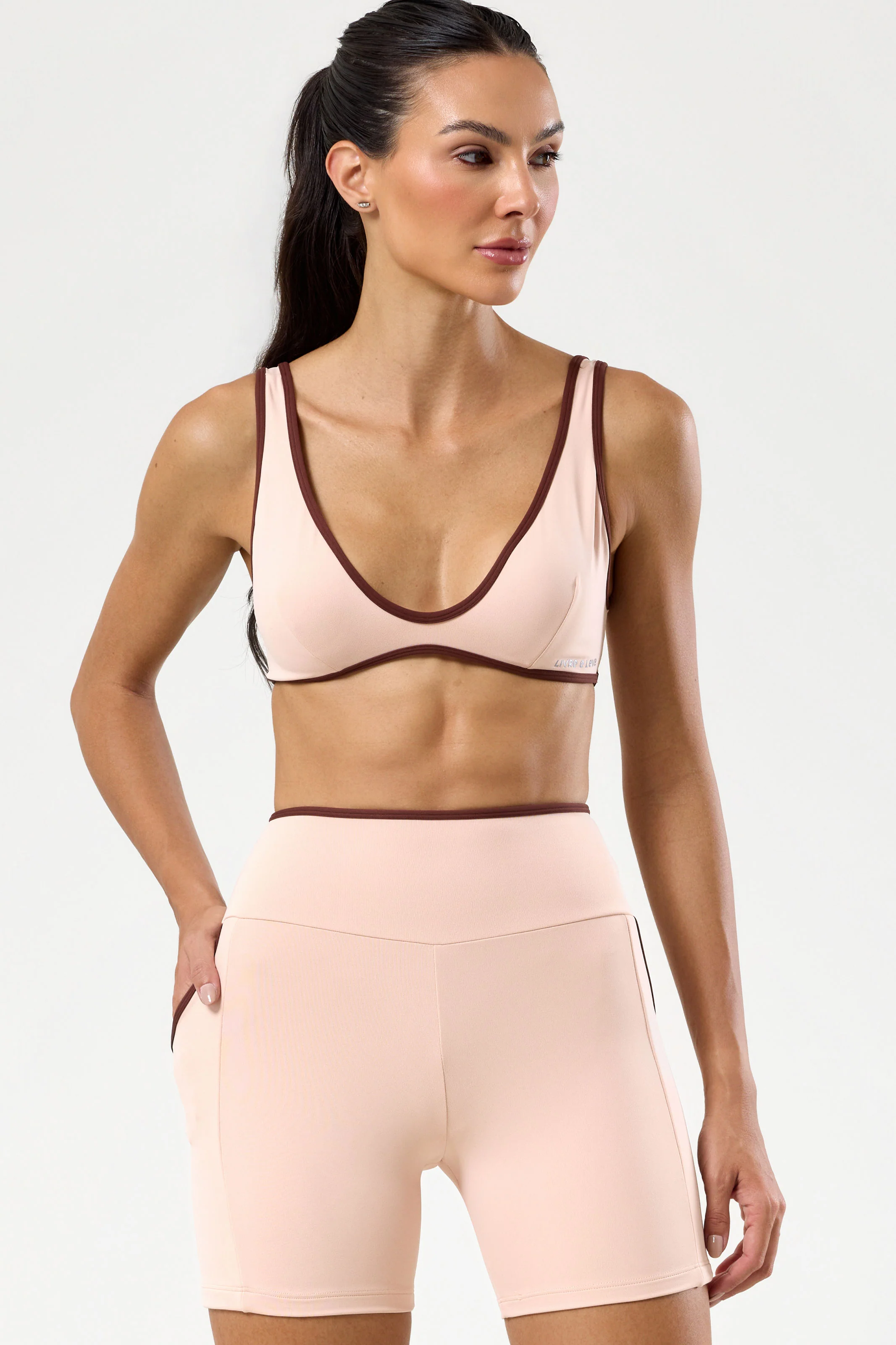Conjunto Fitness Top Decote e Bermuda de Viés Bege - Image 2