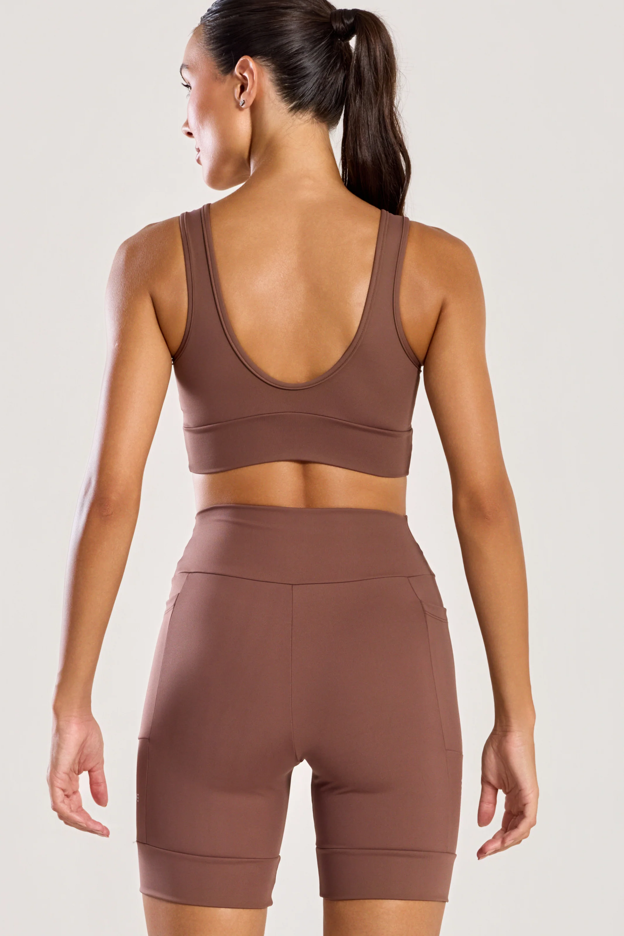 Conjunto Top e Bermuda com Bolso Marrom - Image 5