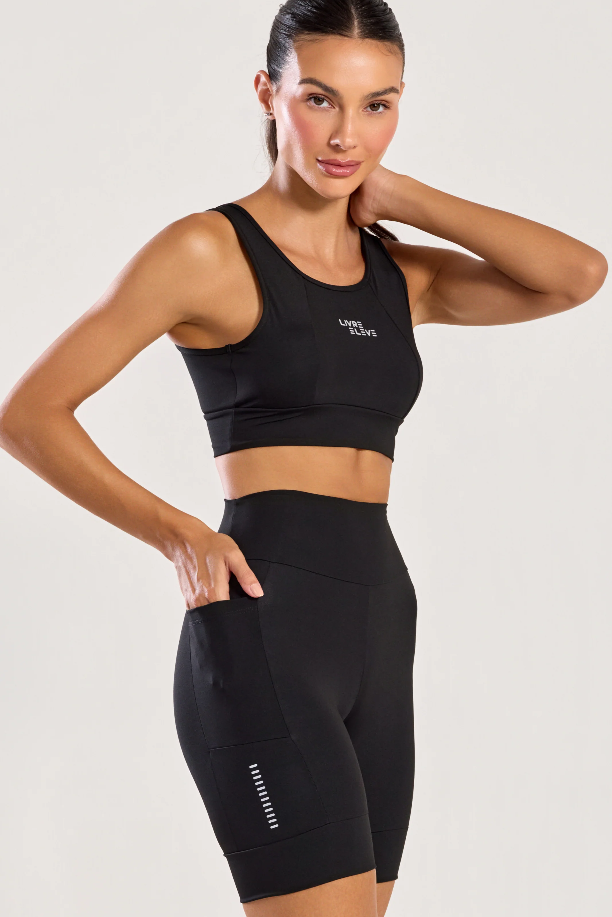Conjunto Top e Bermuda com Bolso Preto