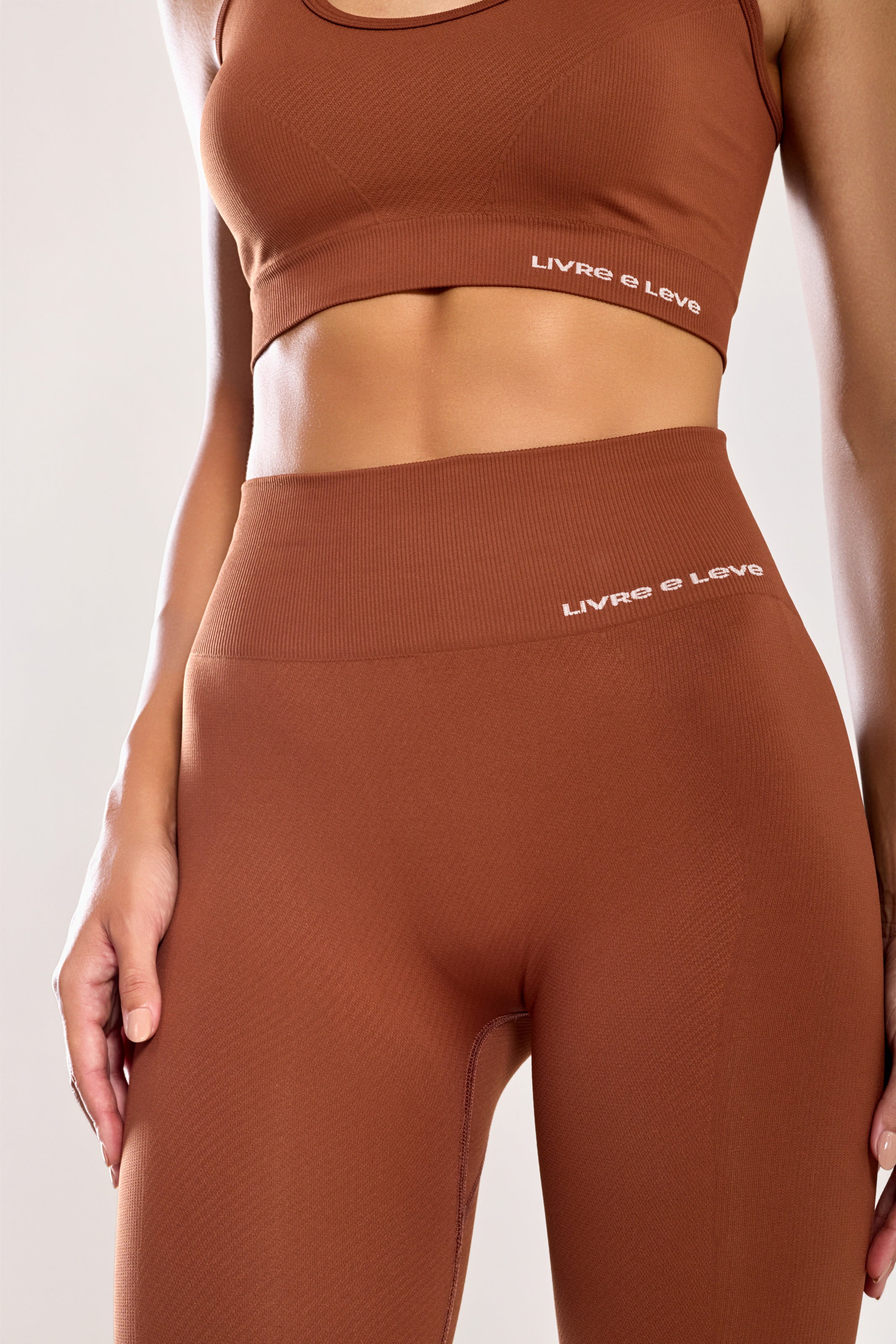 Conjunto Top Nadador e Legging Sem Costura Marrom - Image 6