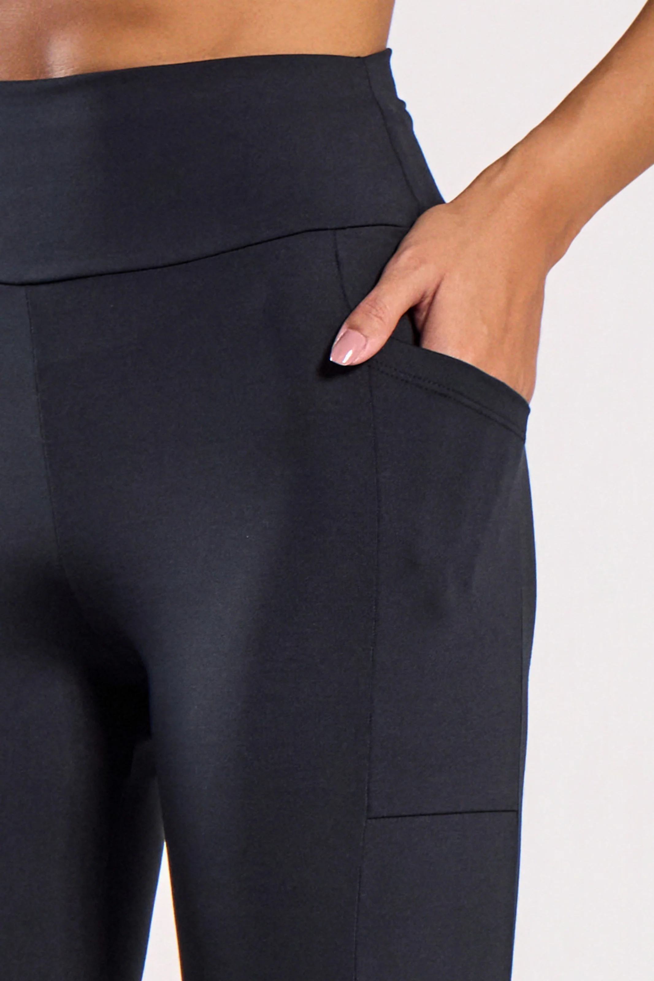 Legging Térmica com Bolso Preta - Image 4