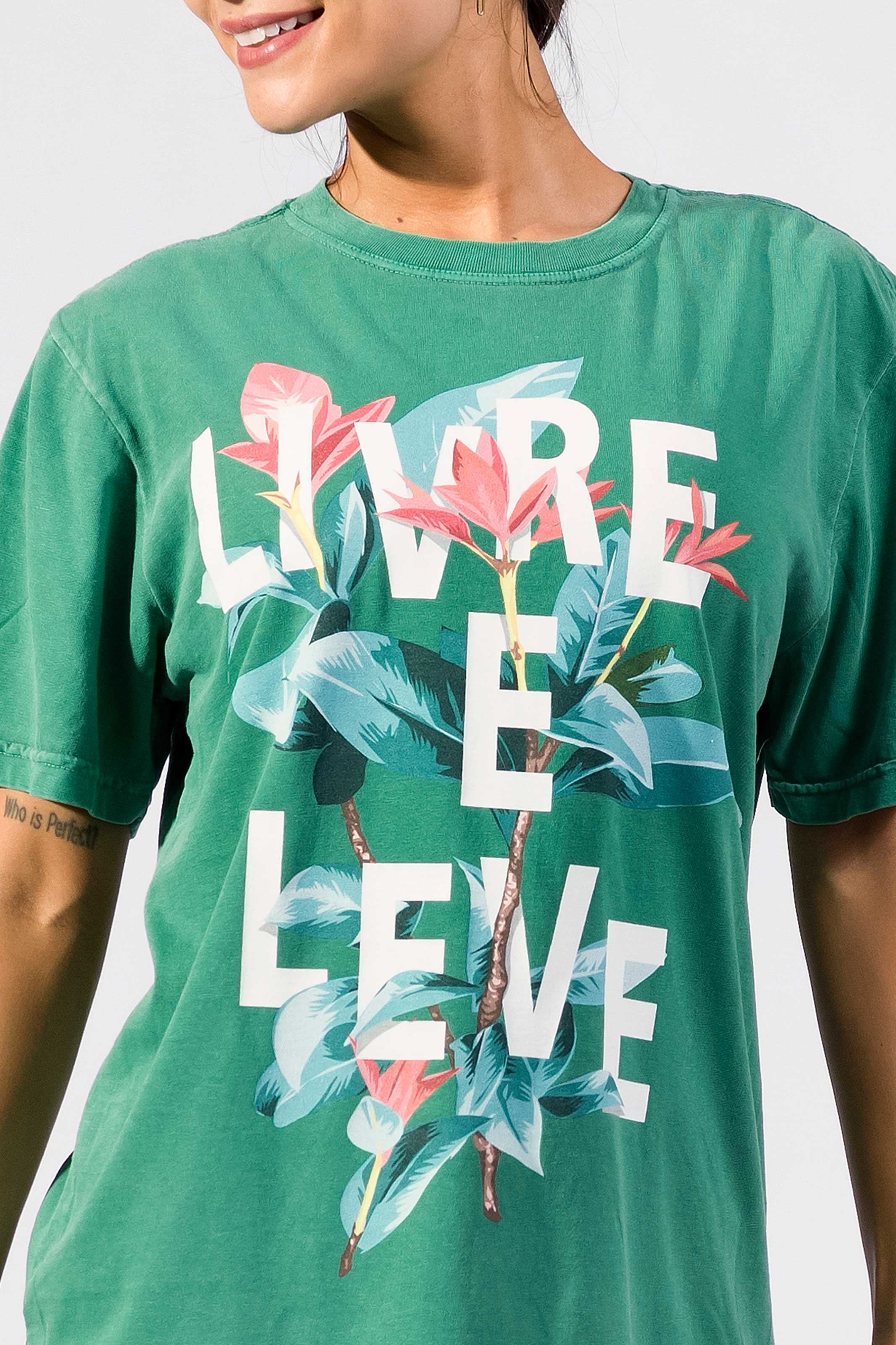 T-Shirt Estonada Livre e Leve Floral - Image 4