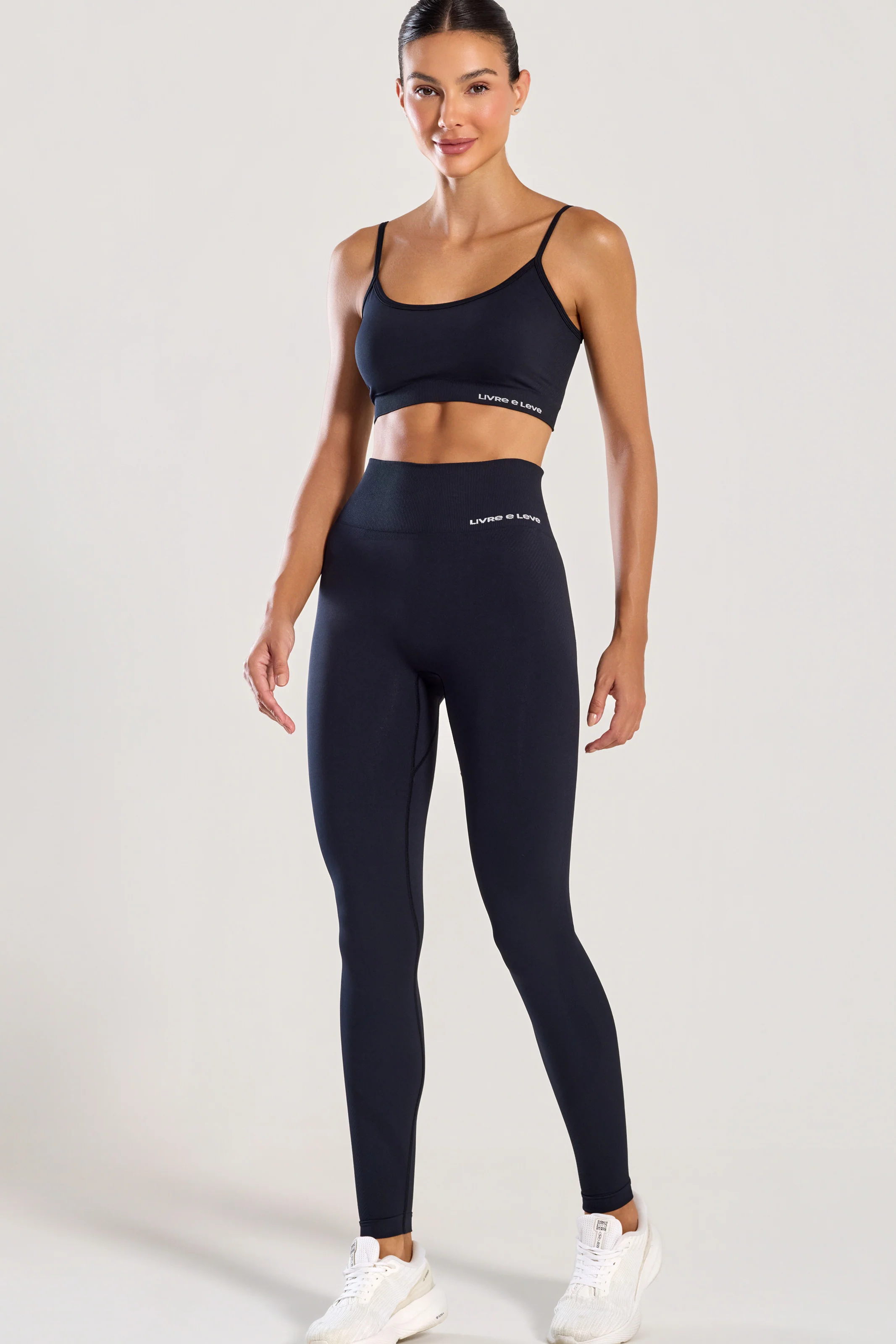 Conjunto Top Alcinha e Legging Sem Costura Preta - Image 3