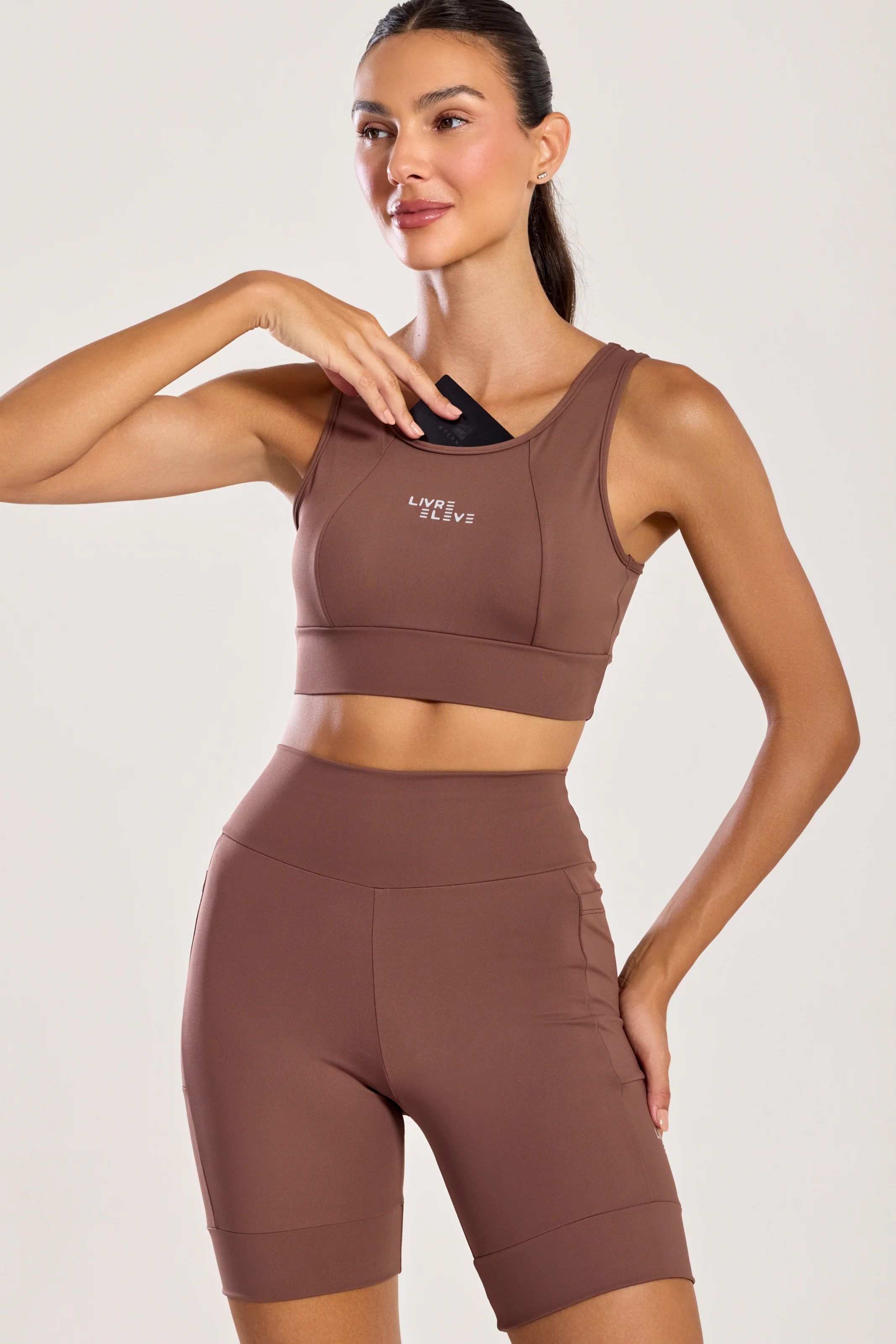Top com Bolso na Frente Marrom - Image 4